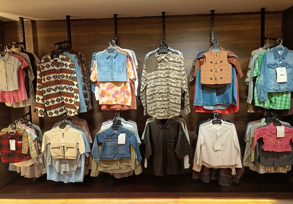 Prasine International showroom display — view 3