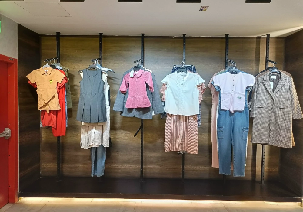 Prasine International showroom display — view 4